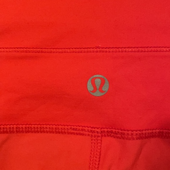 🔥Lululemon Red Capris w/Keyhole Scrunch Sides🔥 - Picture 6 of 9